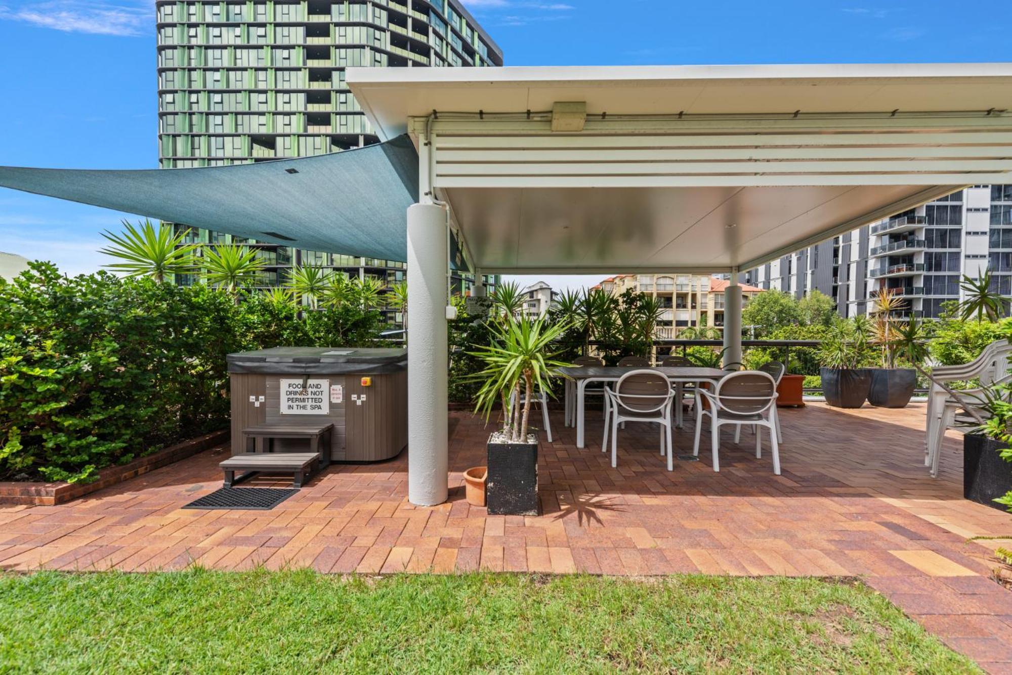 Lavish 3-Bed With Wraparound Balcony And Pool Apartment Brisbane Ngoại thất bức ảnh