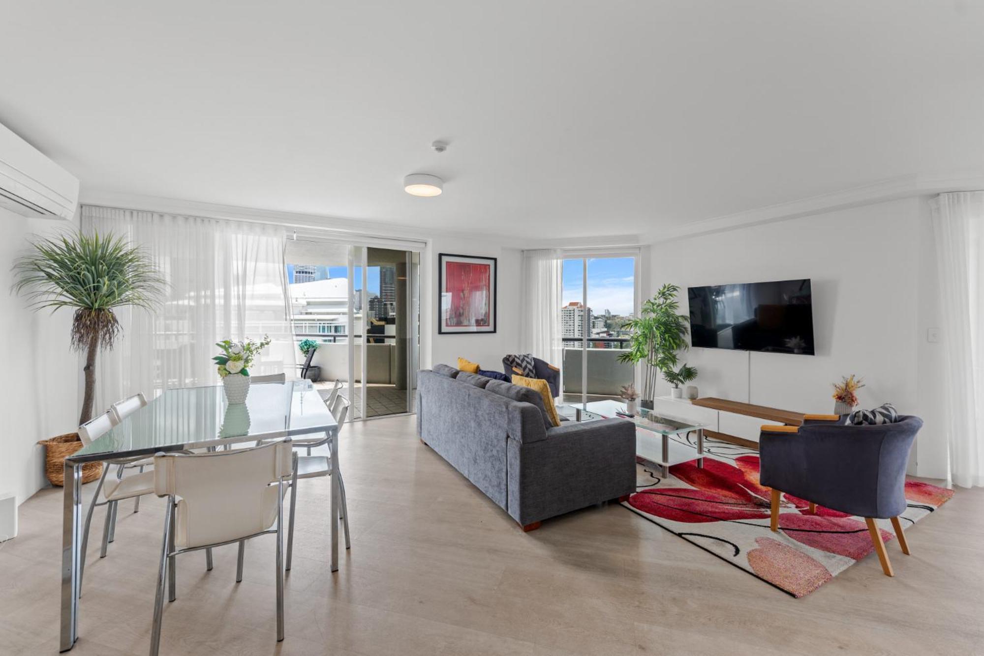 Lavish 3-Bed With Wraparound Balcony And Pool Apartment Brisbane Ngoại thất bức ảnh
