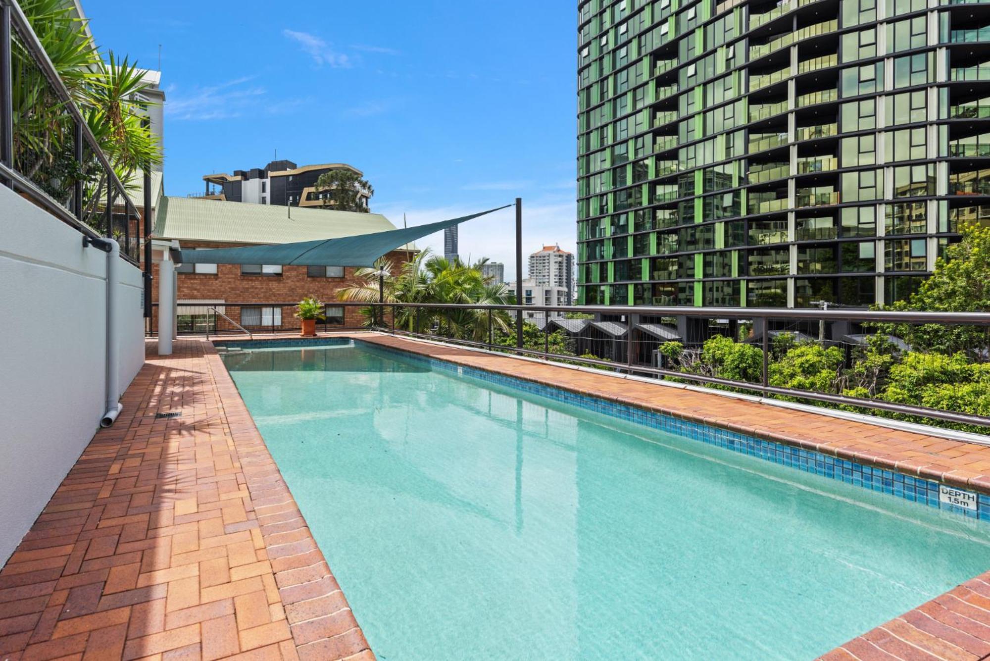 Lavish 3-Bed With Wraparound Balcony And Pool Apartment Brisbane Ngoại thất bức ảnh